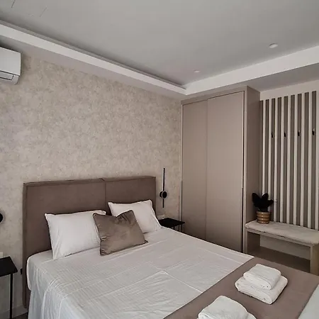 Pnoe, By Miorah Selections Apartman