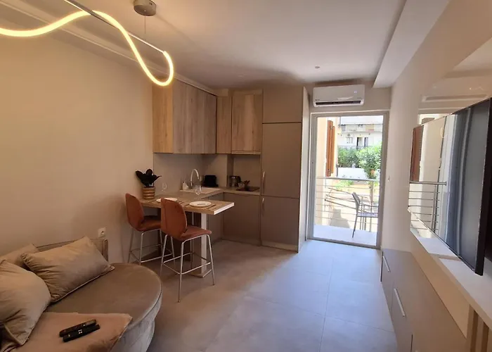 Apartman Pnoe, By Miorah Selections