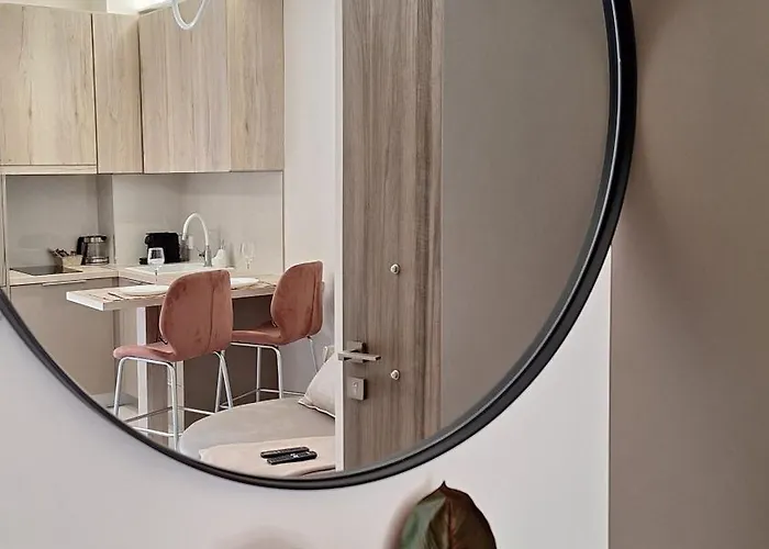 Pnoe, By Miorah Selections Apartman *