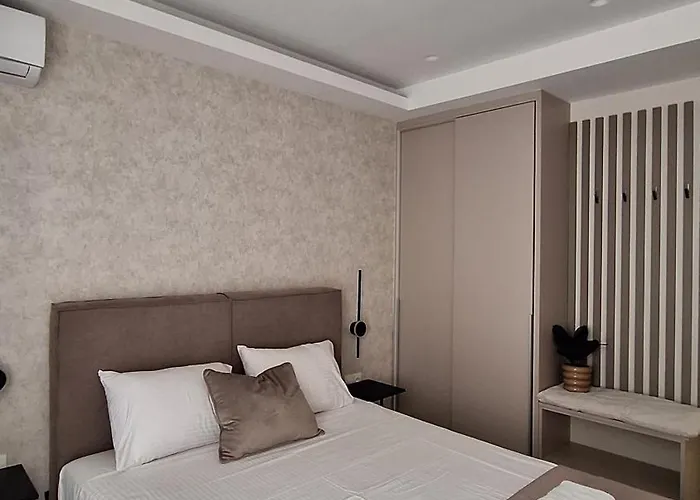 Pnoe, By Miorah Selections Apartman